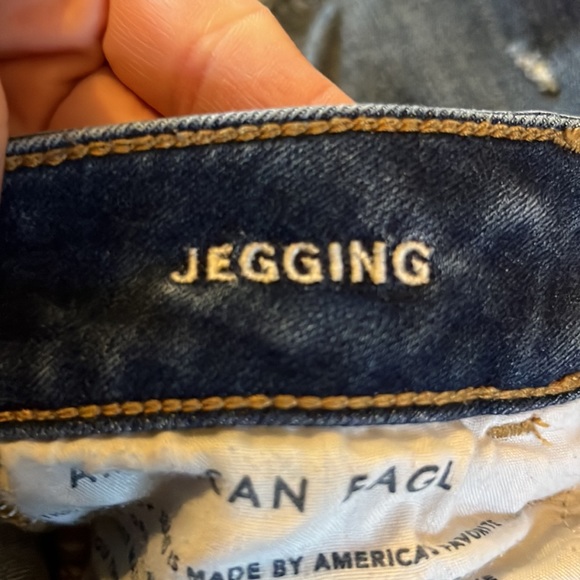 EUC American Eagle Distressed Jegging - Picture 3 of 5